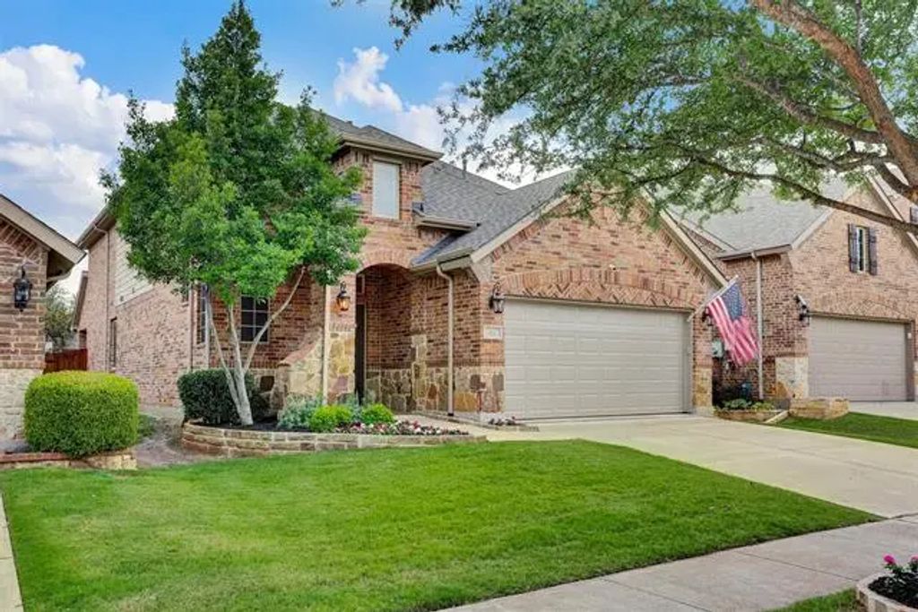 412 Spring Creek Drive, Argyle