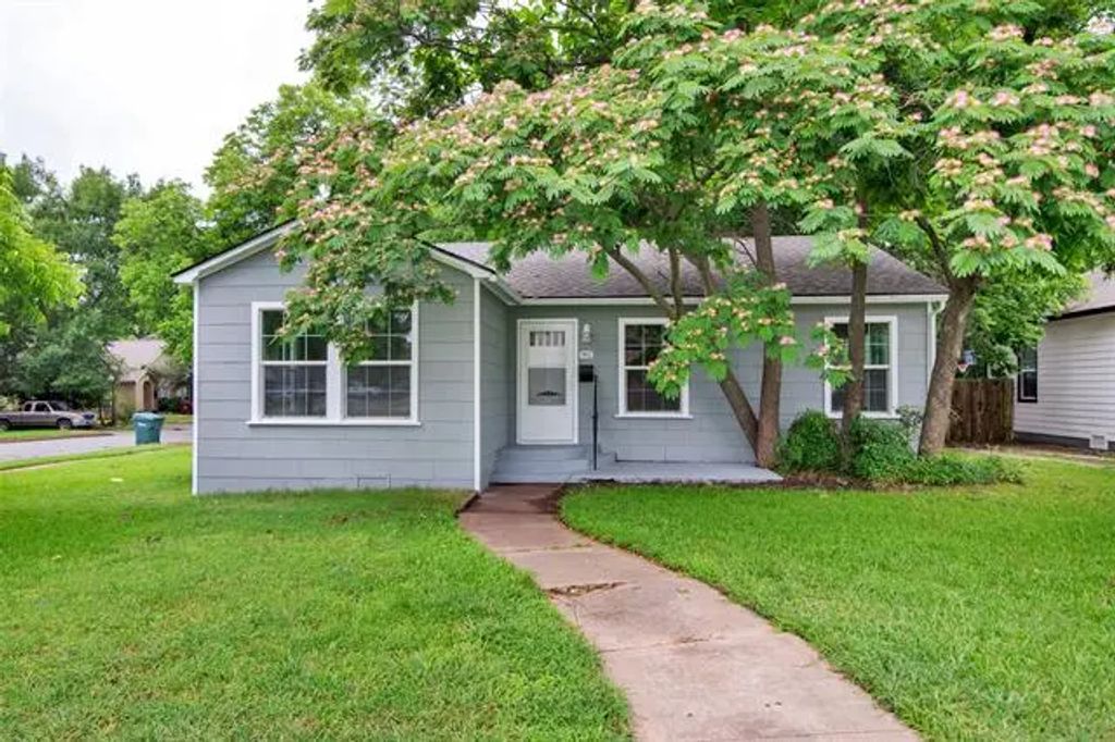 902 N Woods Street, Sherman