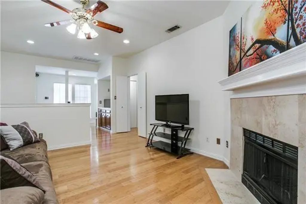 5100 Verde Valley Lane 280, Dallas