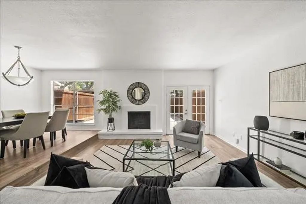 9206 Flickering Shadow Drive, Dallas