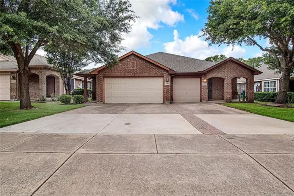 2409 Ravenwood Court, Mansfield