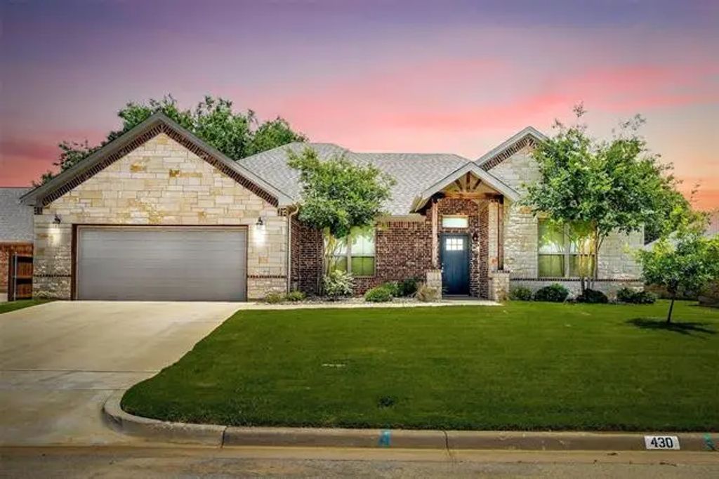 430 Mitchell Boulevard, Weatherford