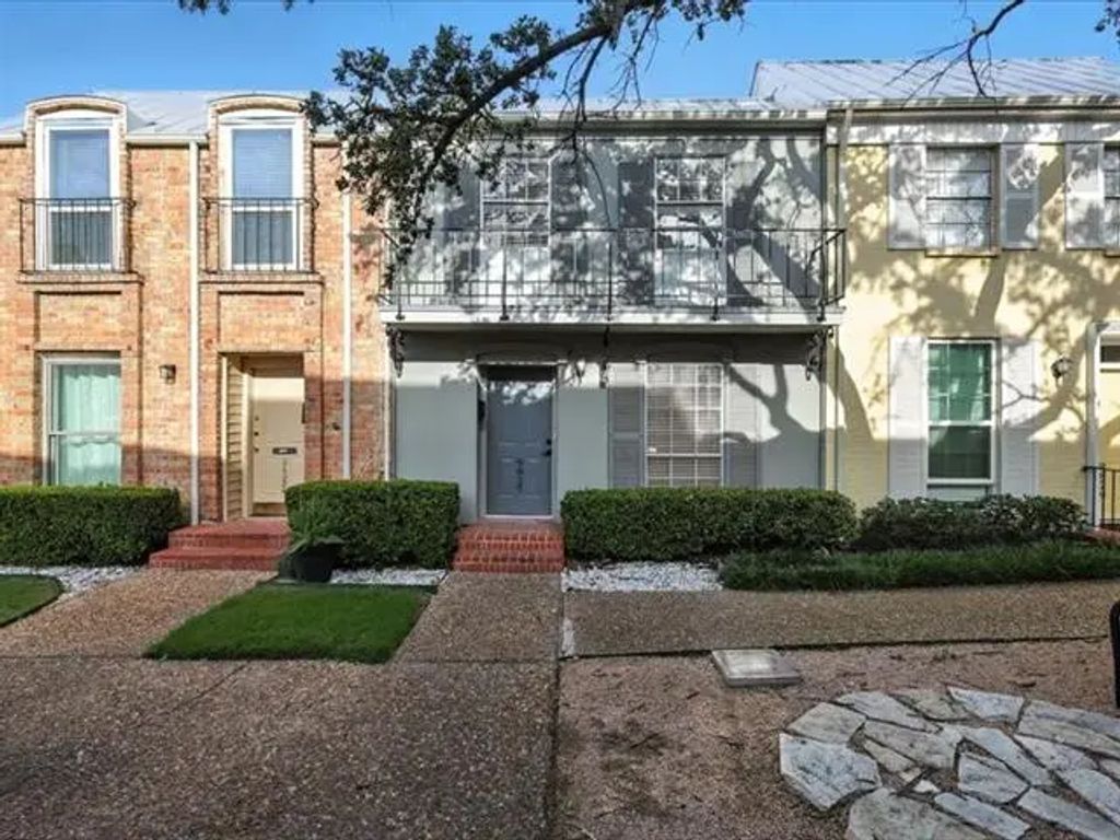 9827 Park Lane Court, Dallas