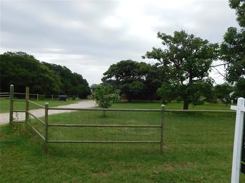 182 Finneyoaks Lane, Weatherford