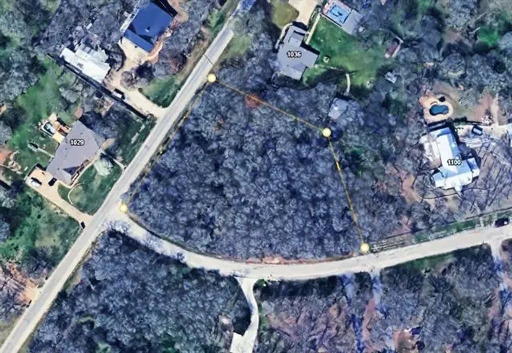 1000 Crazy Horse Trail, Burleson