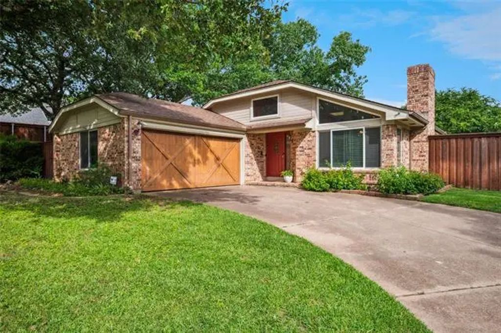 2726 Winding Hollow Lane, Arlington