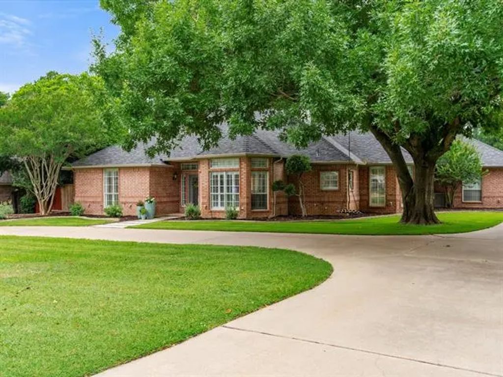 9120 Timber Oaks Drive, Fort Worth