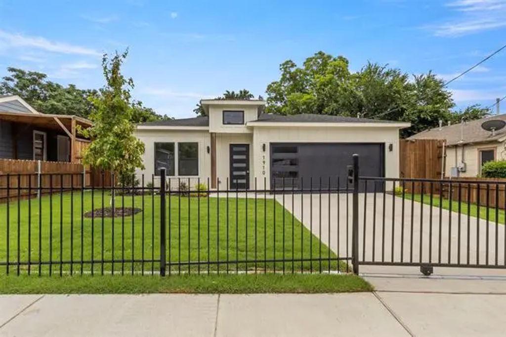 1910 Lea Crest Drive, Dallas