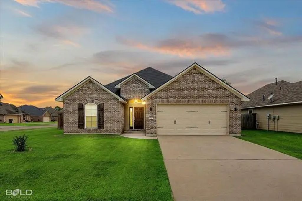 367 Avondale Lane, Bossier City