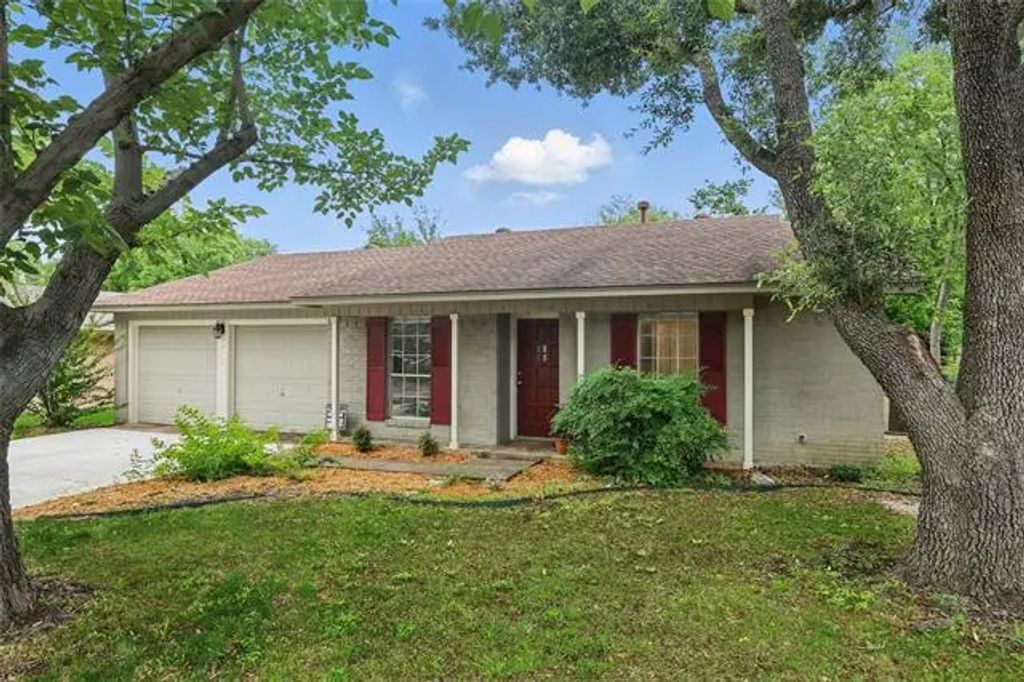 2024 Bowling Green Street, Denton