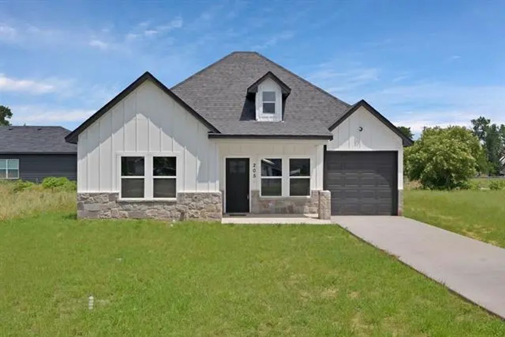 205 E South Street, Itasca