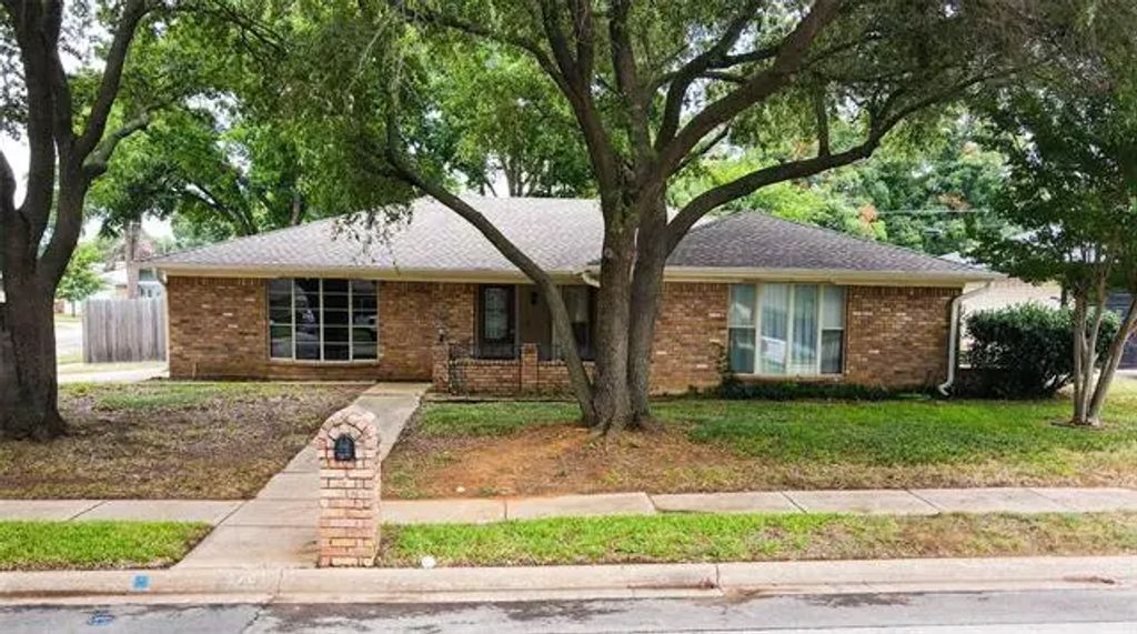 1701 Winchester Way, Bedford