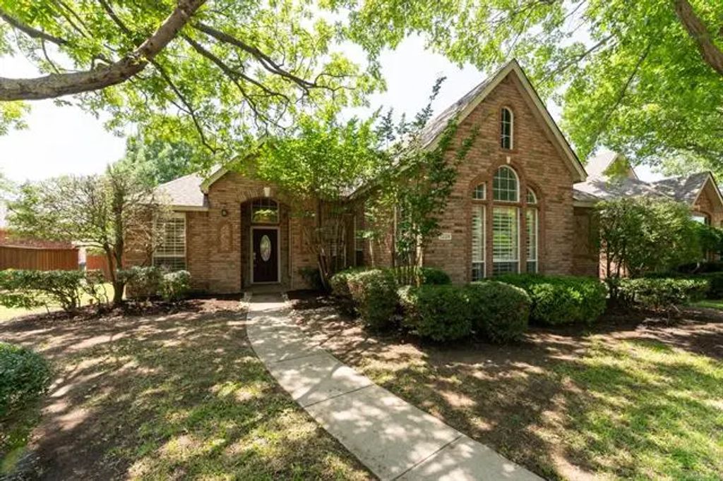 1329 Sherman Court, Allen