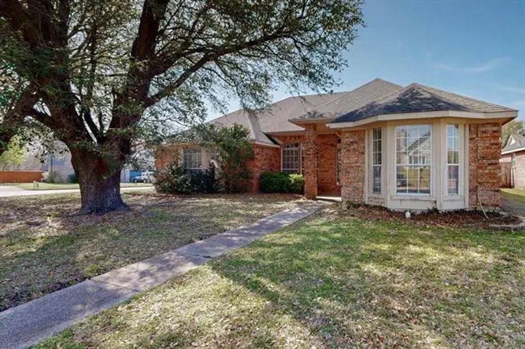 202 W Willow Creek Drive, Glenn Heights