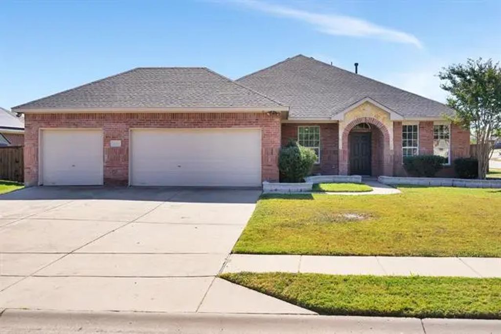 3013 Flowering Springs Drive, Forney