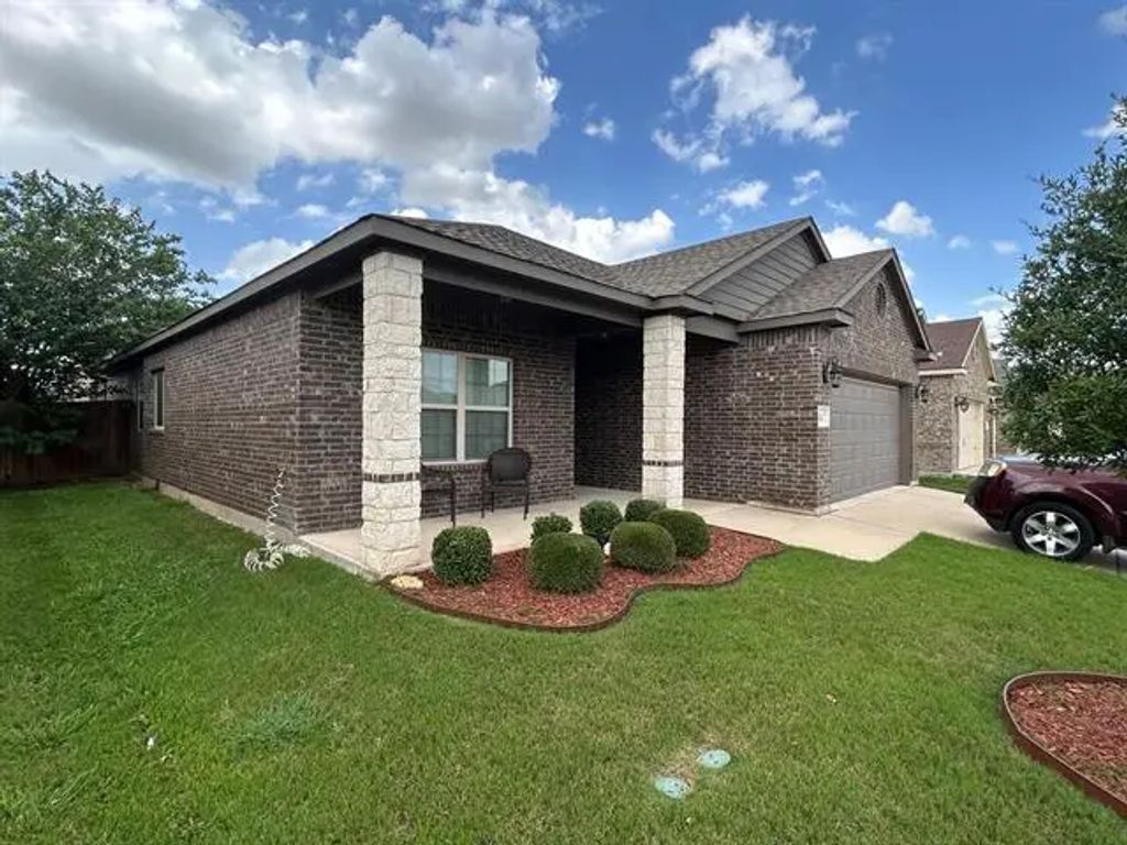 324 Lead Creek Drive, Fort Worth