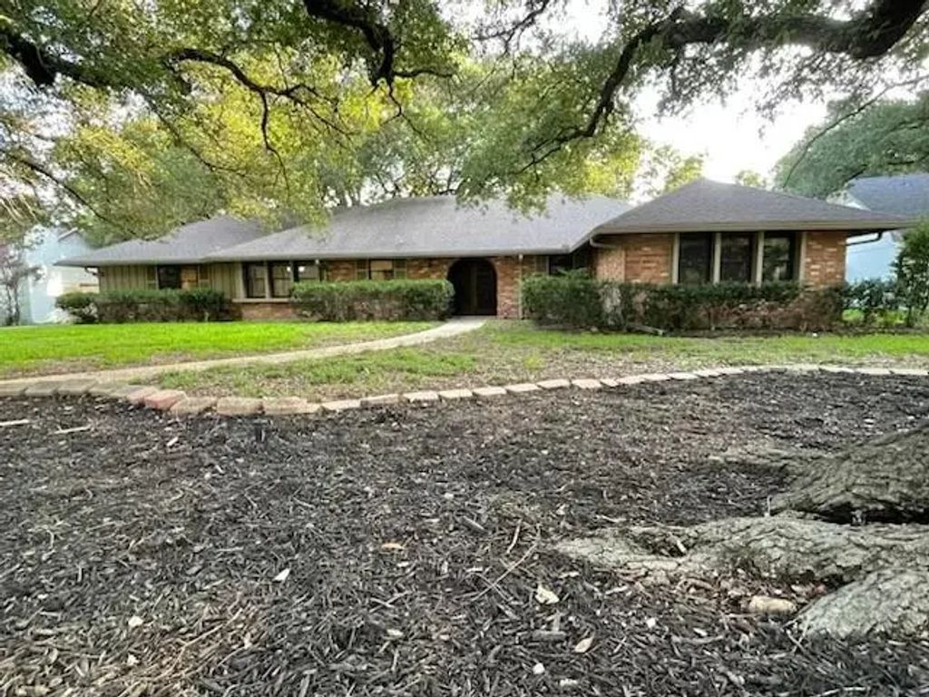5619 Lake Jackson Street, Waco
