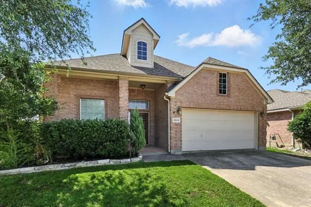2916 Red Wolf Drive, Fort Worth