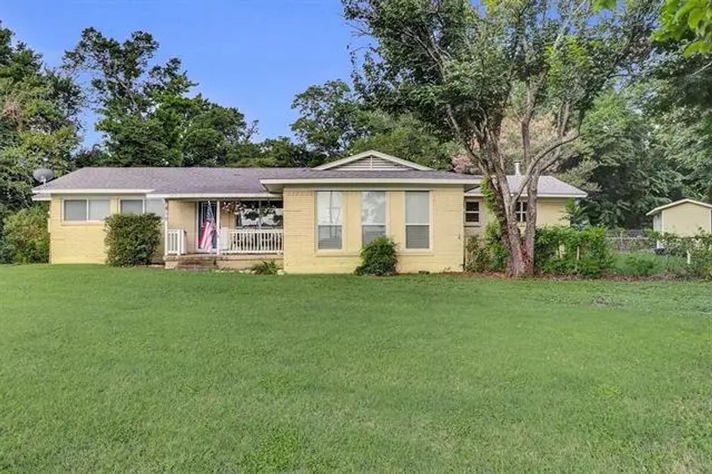 815 N Joe Wilson Road, Cedar Hill