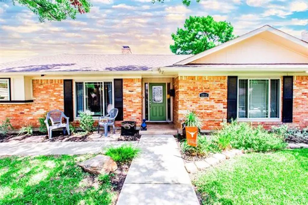 2813 Quail Ridge Drive, Carrollton