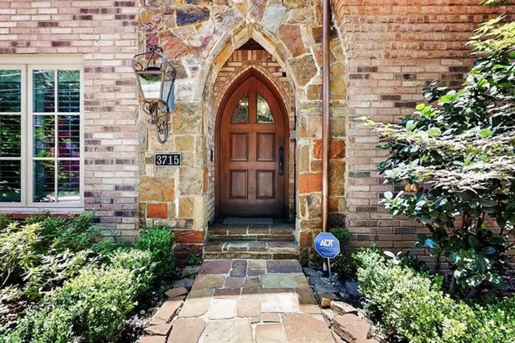 3715 Congress Avenue, Dallas