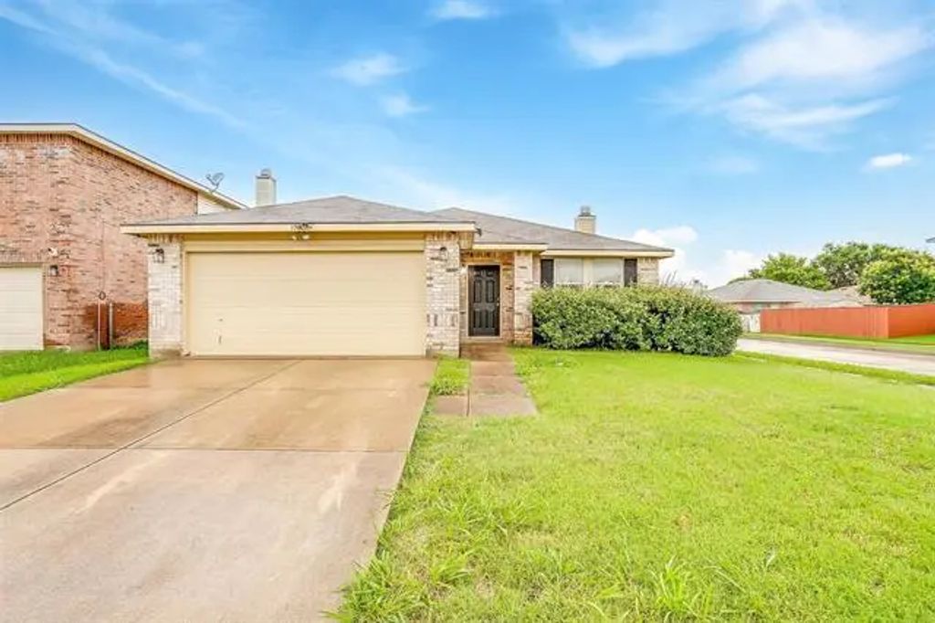 3944 Foxhound Lane, Fort Worth