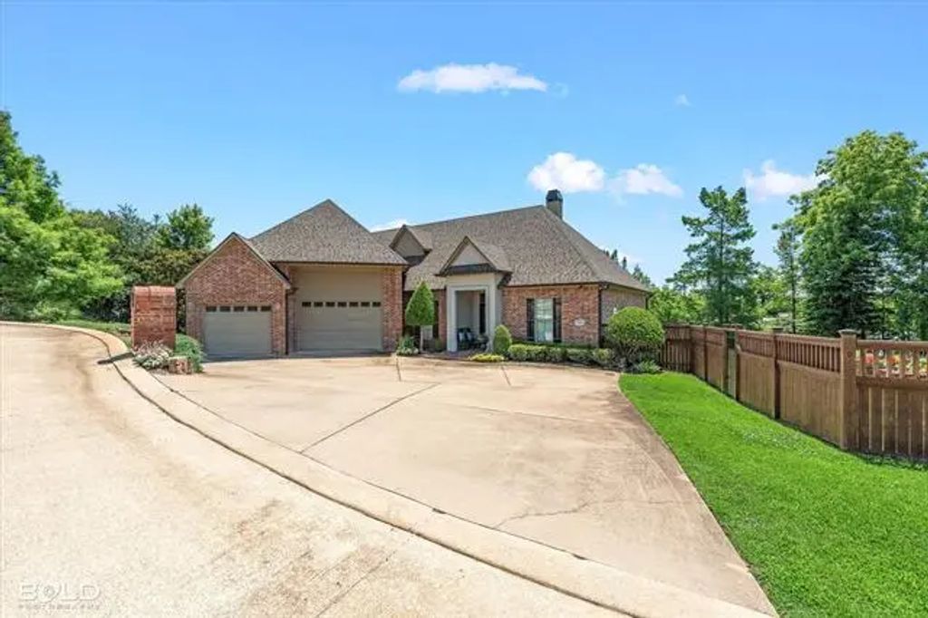 9003 Beau Soleil Drive, Shreveport