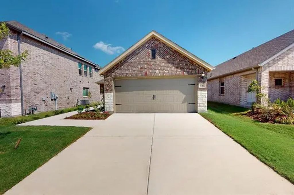 743 Hidden Feather Drive, Lavon