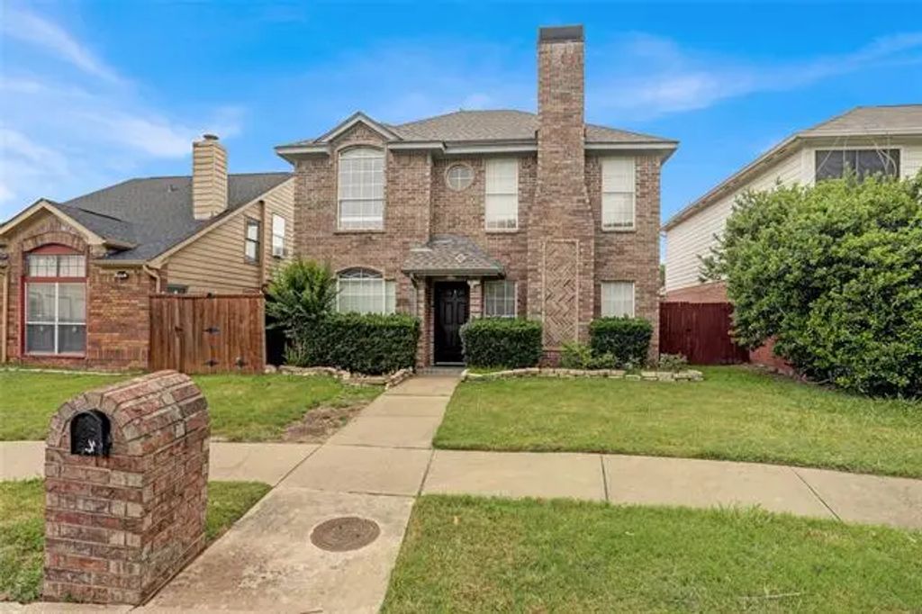 1927 Pinecrest Drive, Carrollton