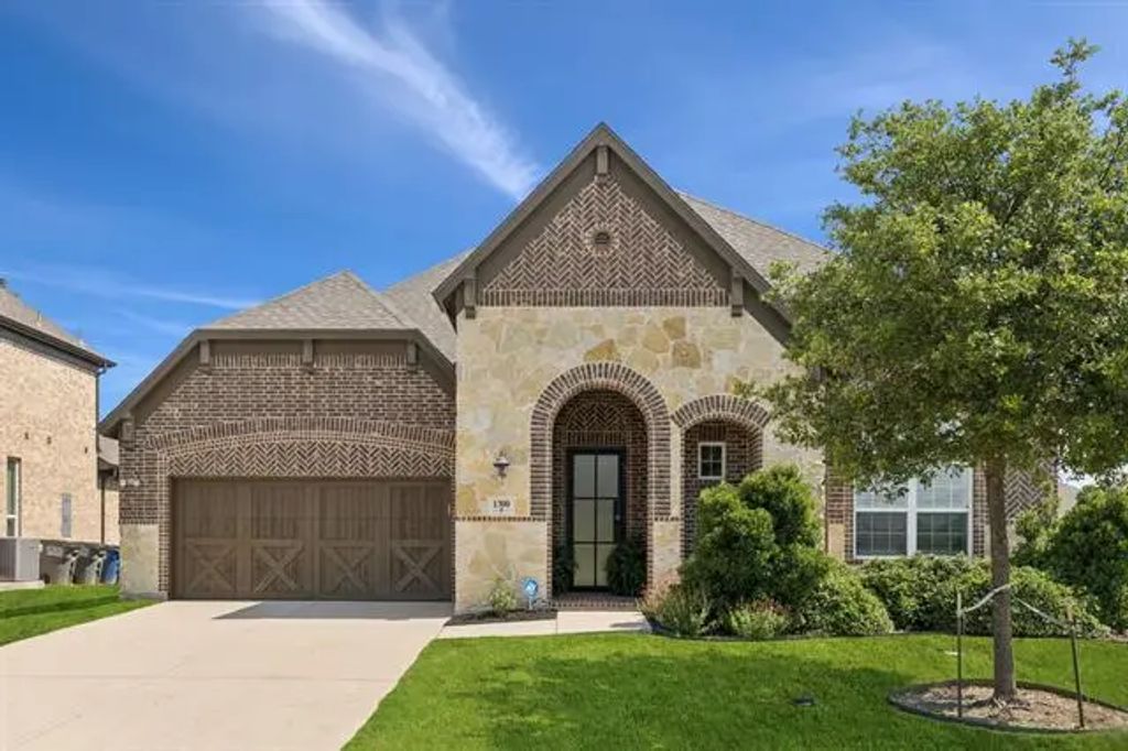 1300 Carlet Drive, Little Elm