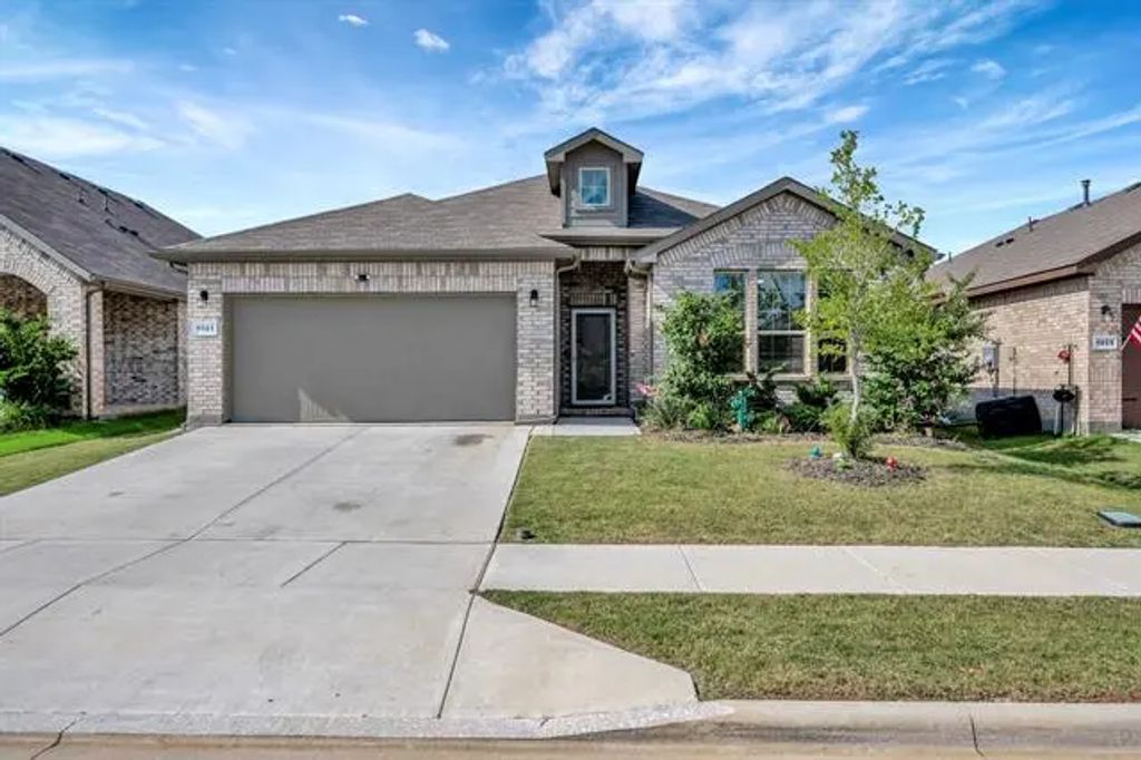 1021 Croxley Way, Fort Worth