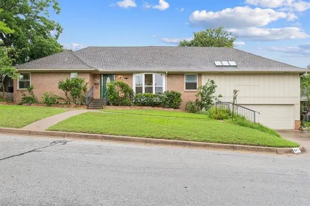 6417 Ems Road W, Fort Worth