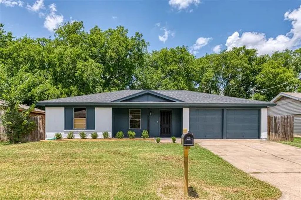 3904 Hilldale Road, Fort Worth