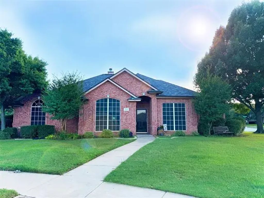 504 Amanda Court, Burleson