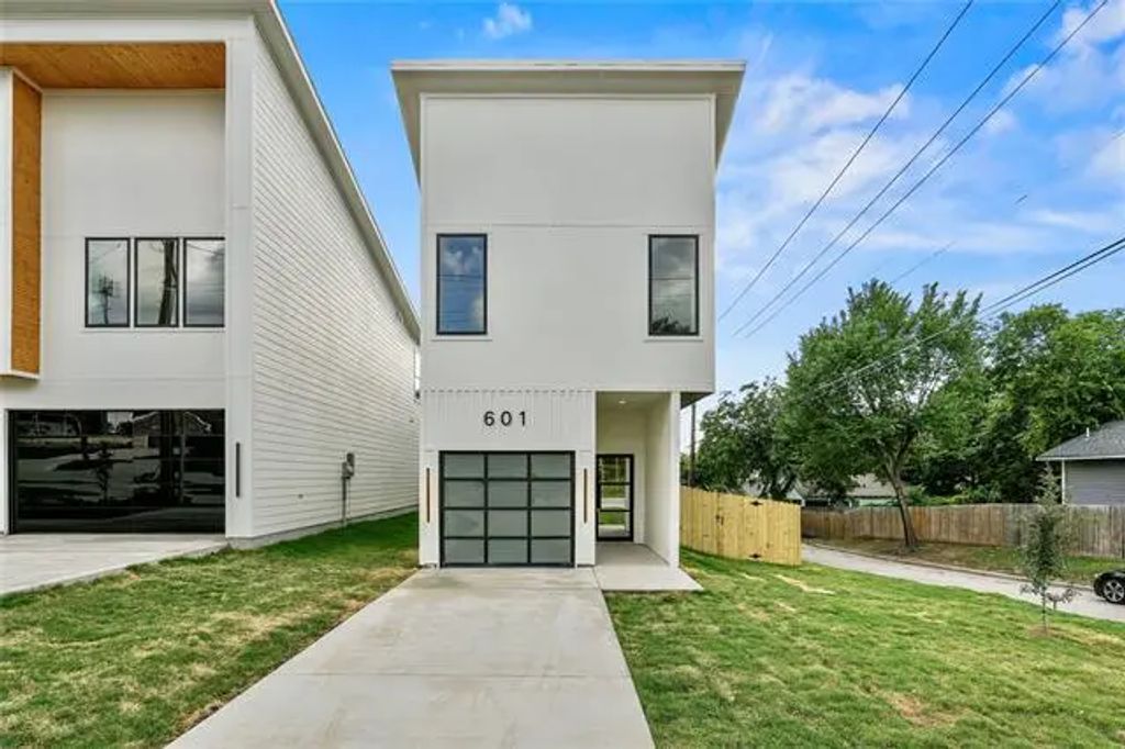 601 S Moore Street, Dallas