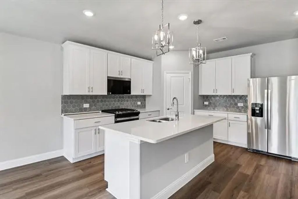 9556 Rattlesnake Trail, Fort Worth