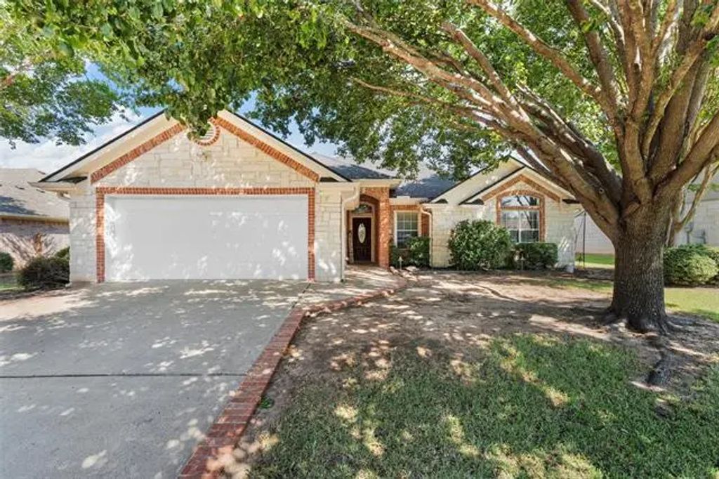 5501 Stillhouse Hollow, Waco
