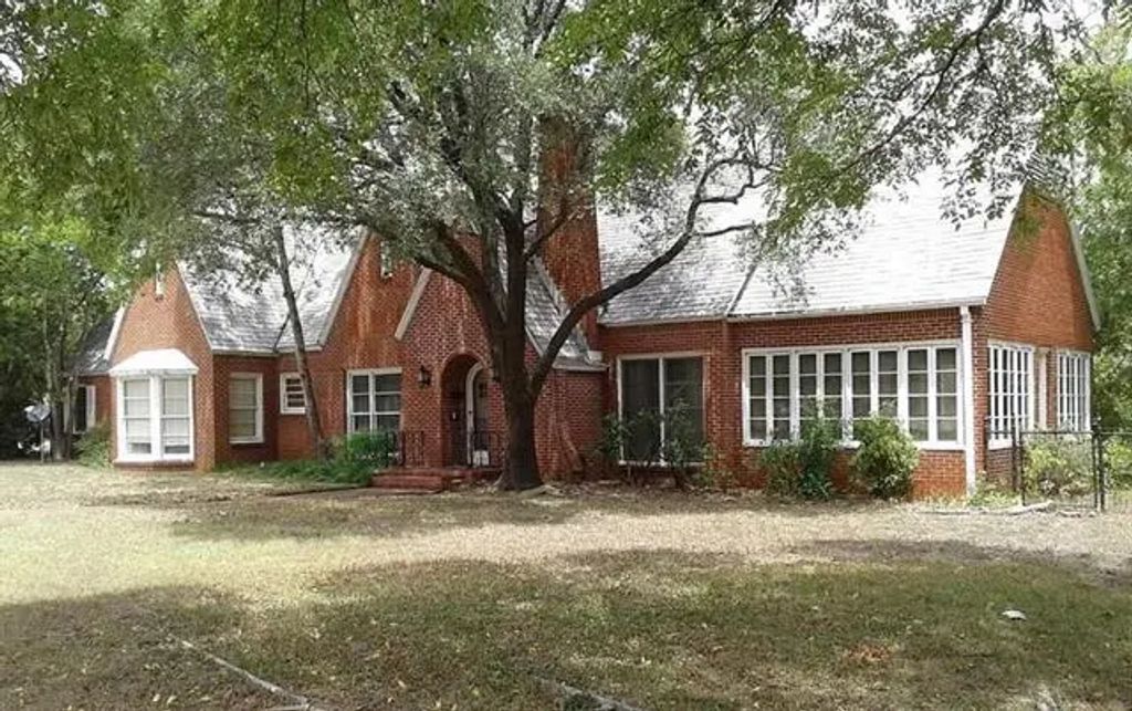 700 S Jackson Street, McGregor