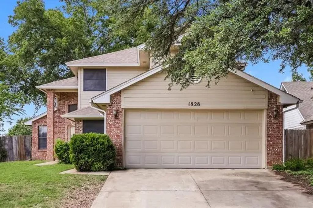 1828 Lincolnshire Way, Fort Worth