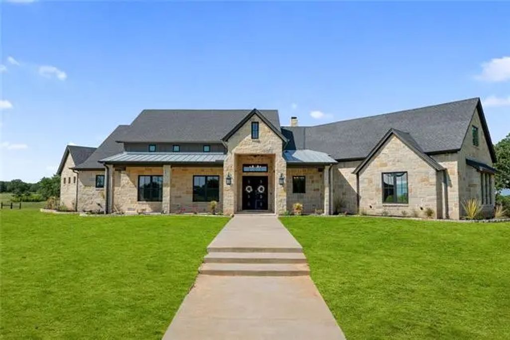 1150 Loggins Trail, Poolville