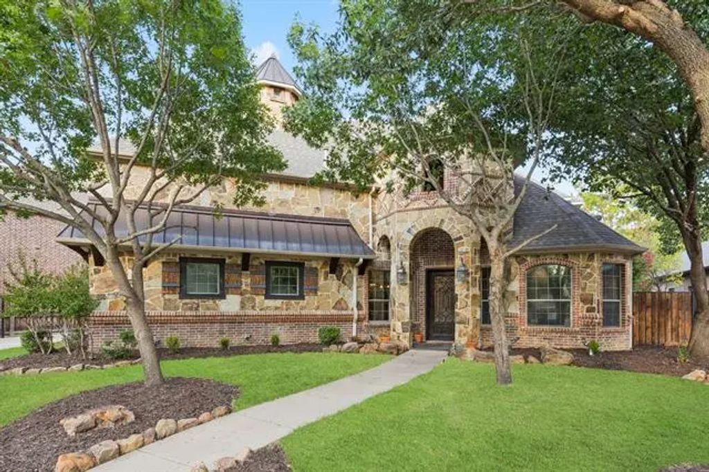 8012 Rushing Spring Drive, North Richland Hills