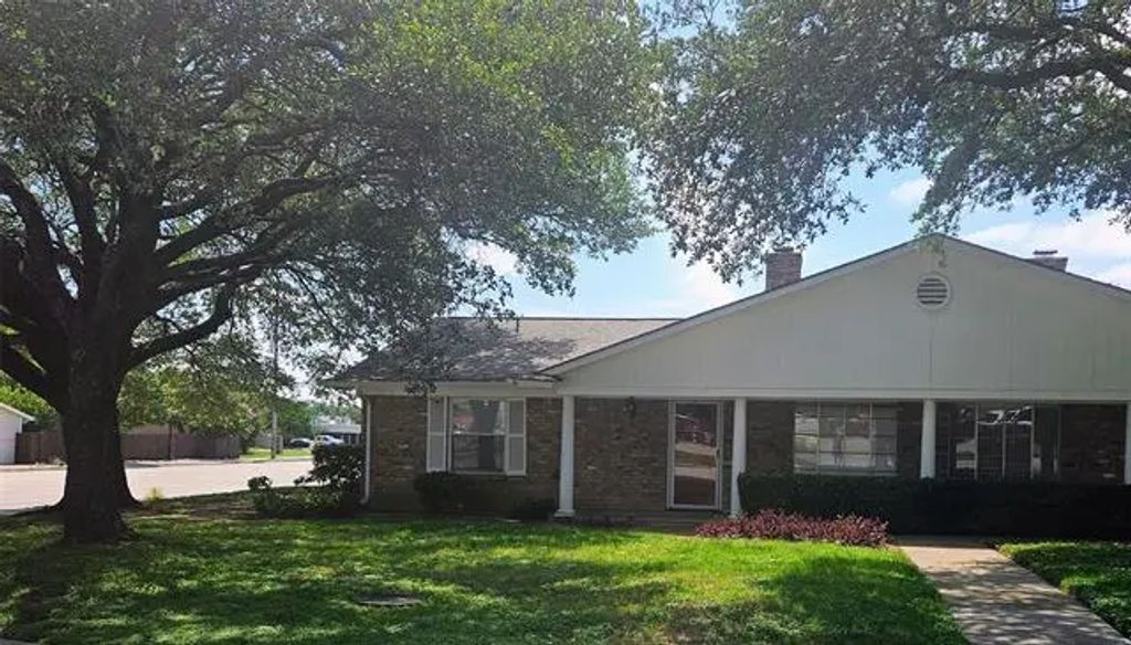 801 Livingston Drive, Hurst