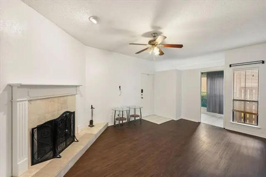 2105 Count Fleet Drive 202, Arlington