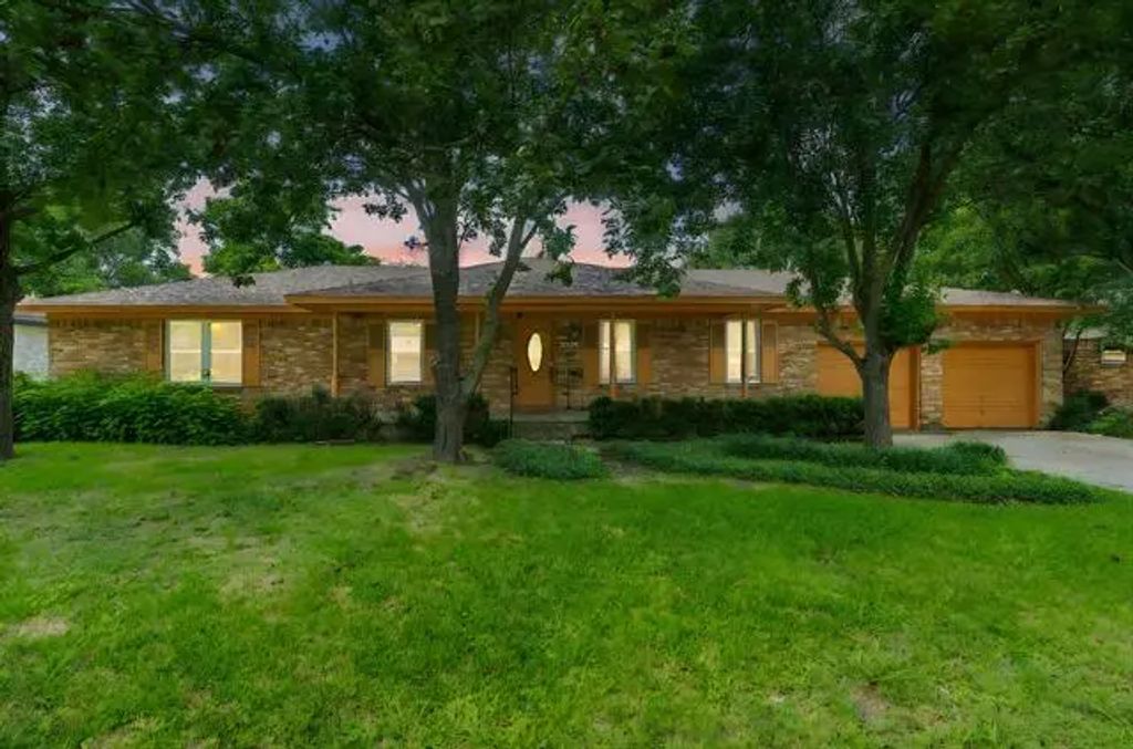 1022 Kings Row, Denton