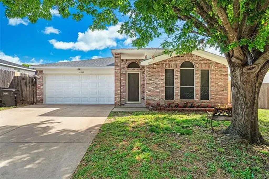 10228 Maverick Drive, Fort Worth