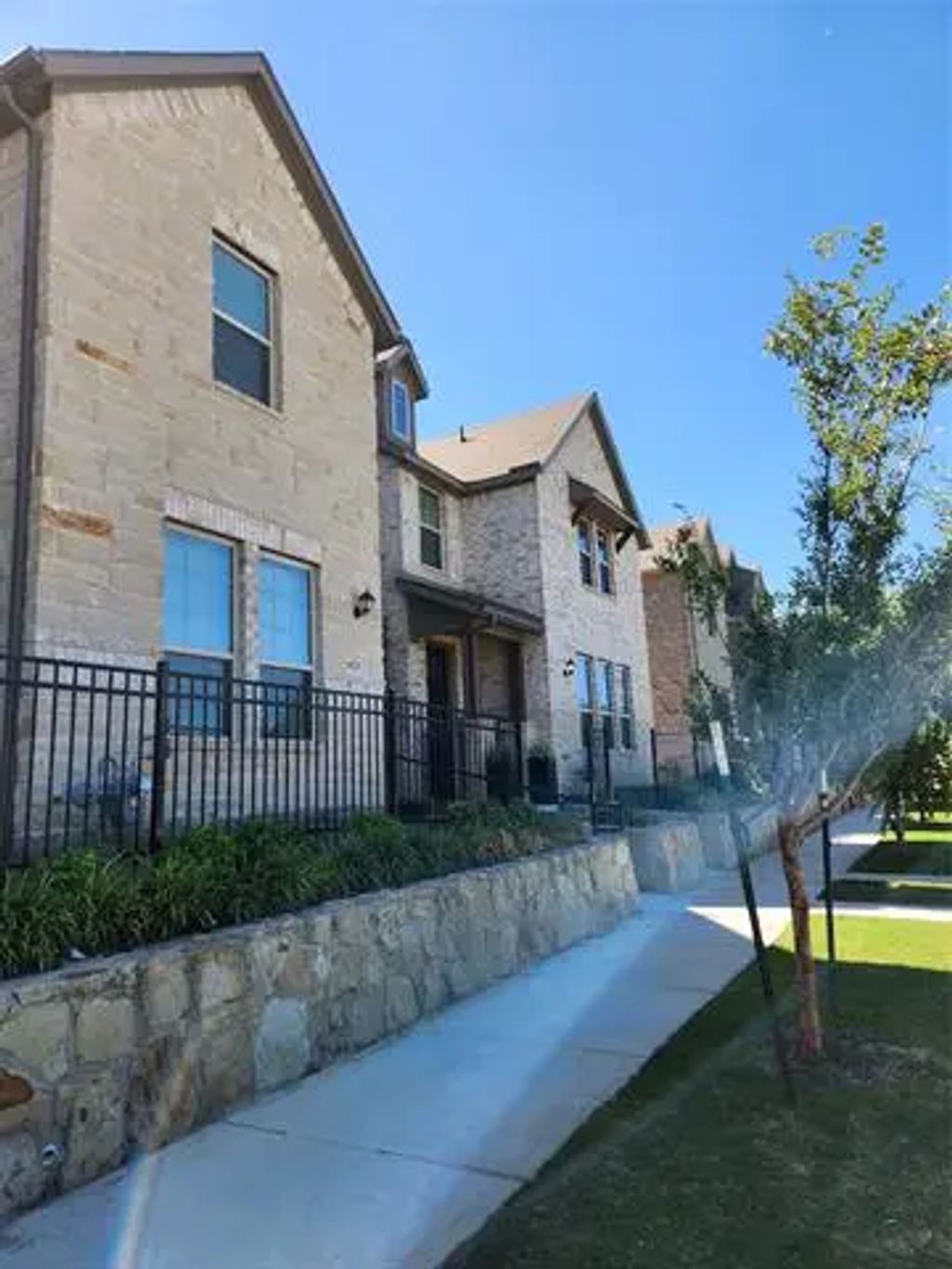 6820 Meadow Crest Drive, North Richland Hills