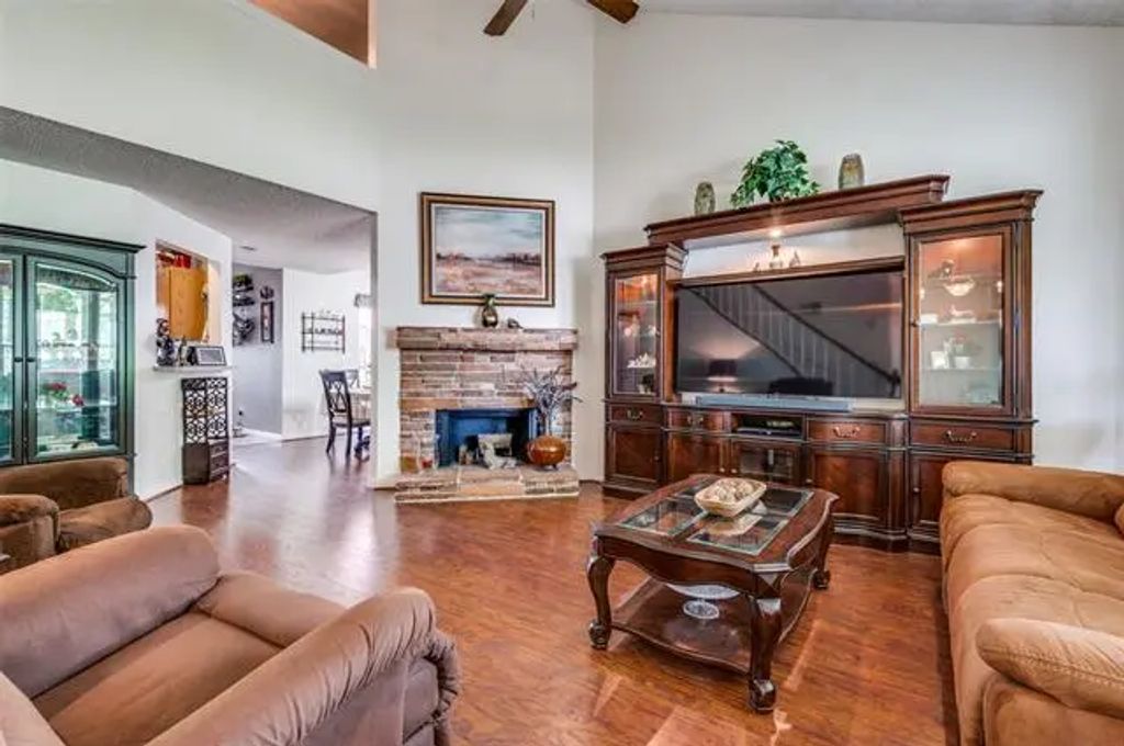 1405 Mapleton Court, Arlington