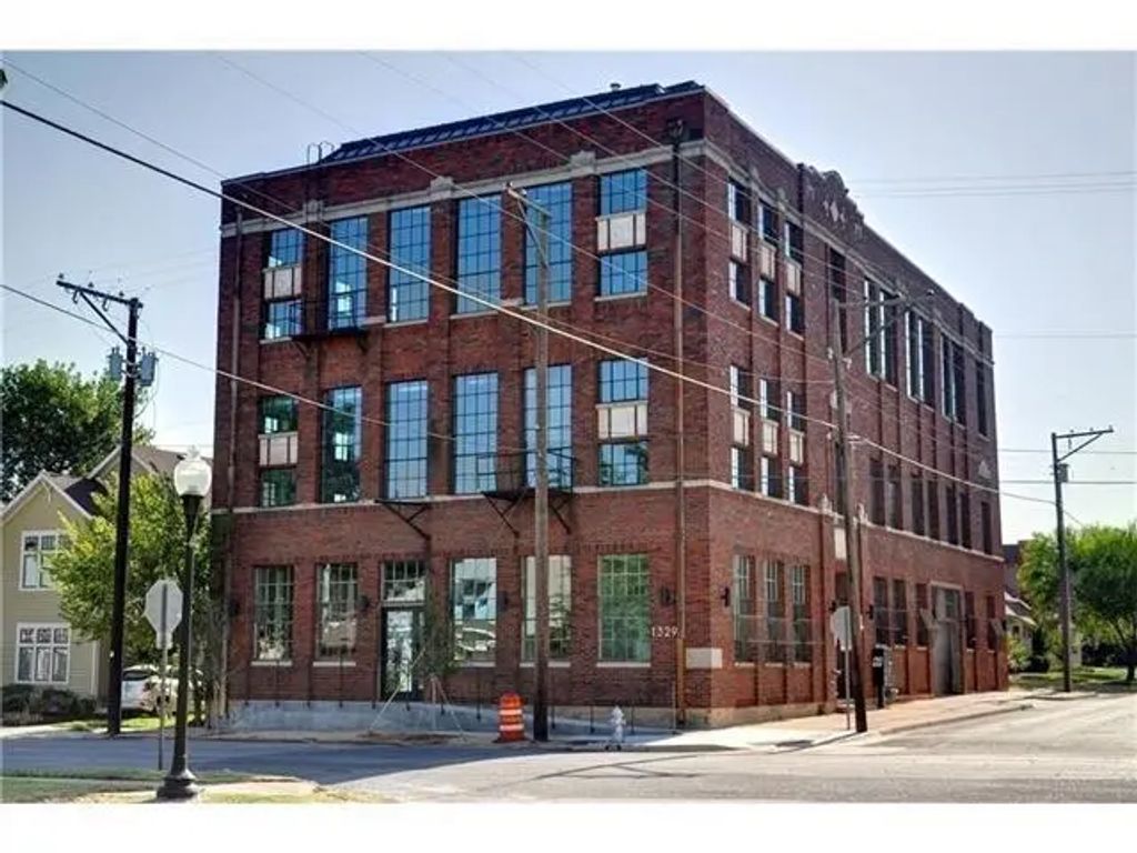 1329 College Avenue 300, Fort Worth