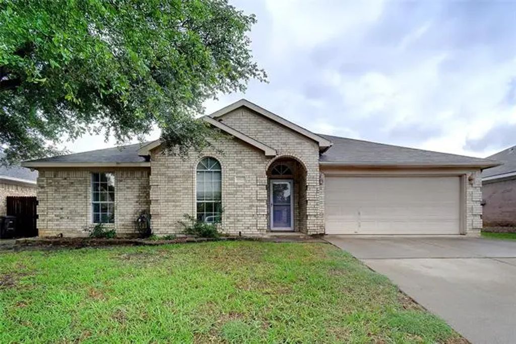 8125 Berkshire Drive, Fort Worth