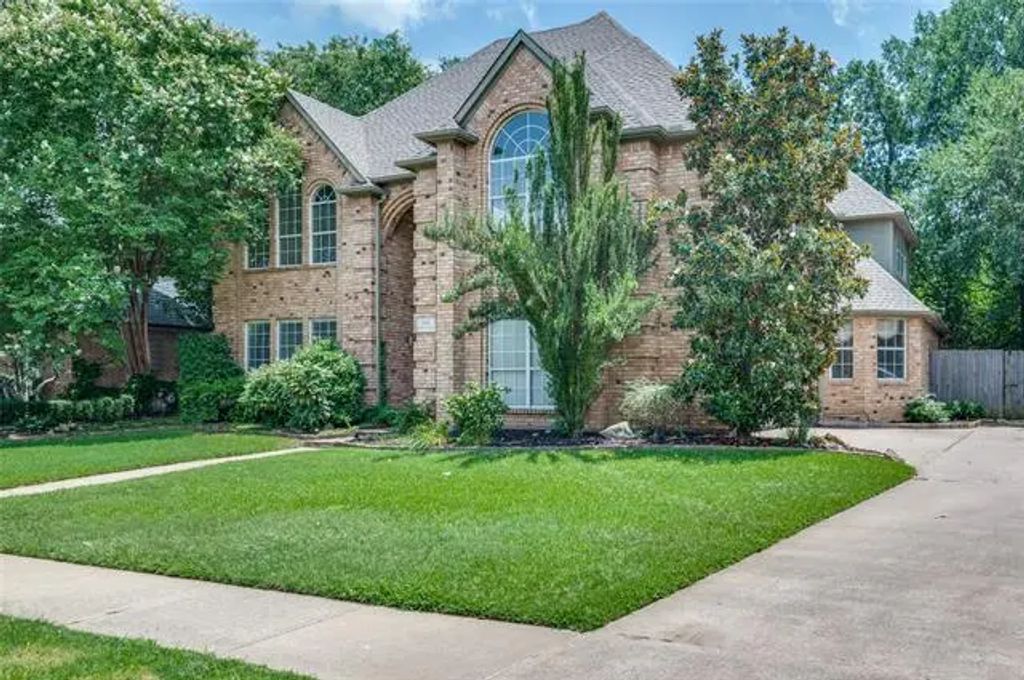305 W Mill Valley Drive, Colleyville